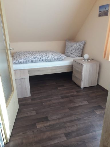 2. Einzelschlafzimmer OG